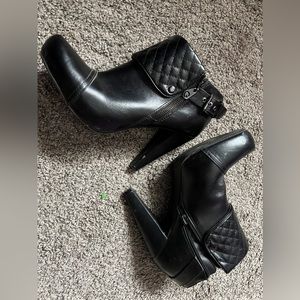 G BY GUESS high heel ankle boots
